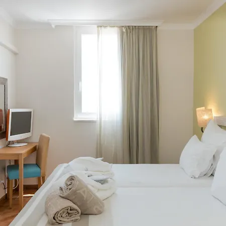 Pestana Viking & 4* Armação de Pêra